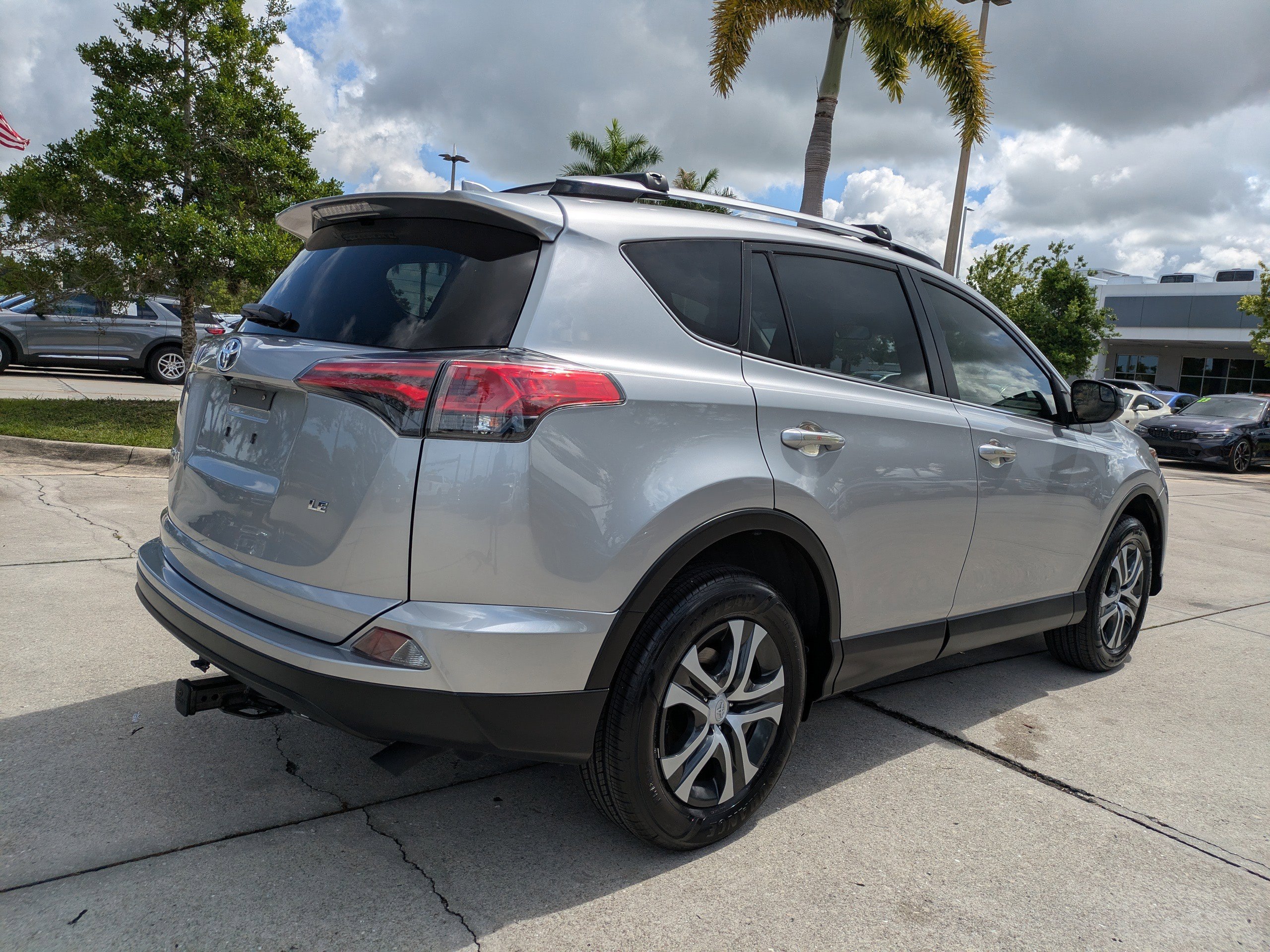 Used 2018 Toyota RAV4 LE w/ All Weather Liner Package FWD image 4