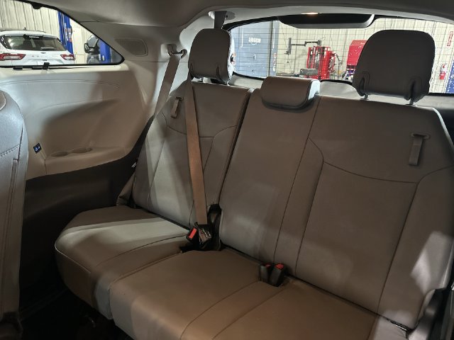 Used 2024 Toyota Sienna Limited AWD/4WD image 31