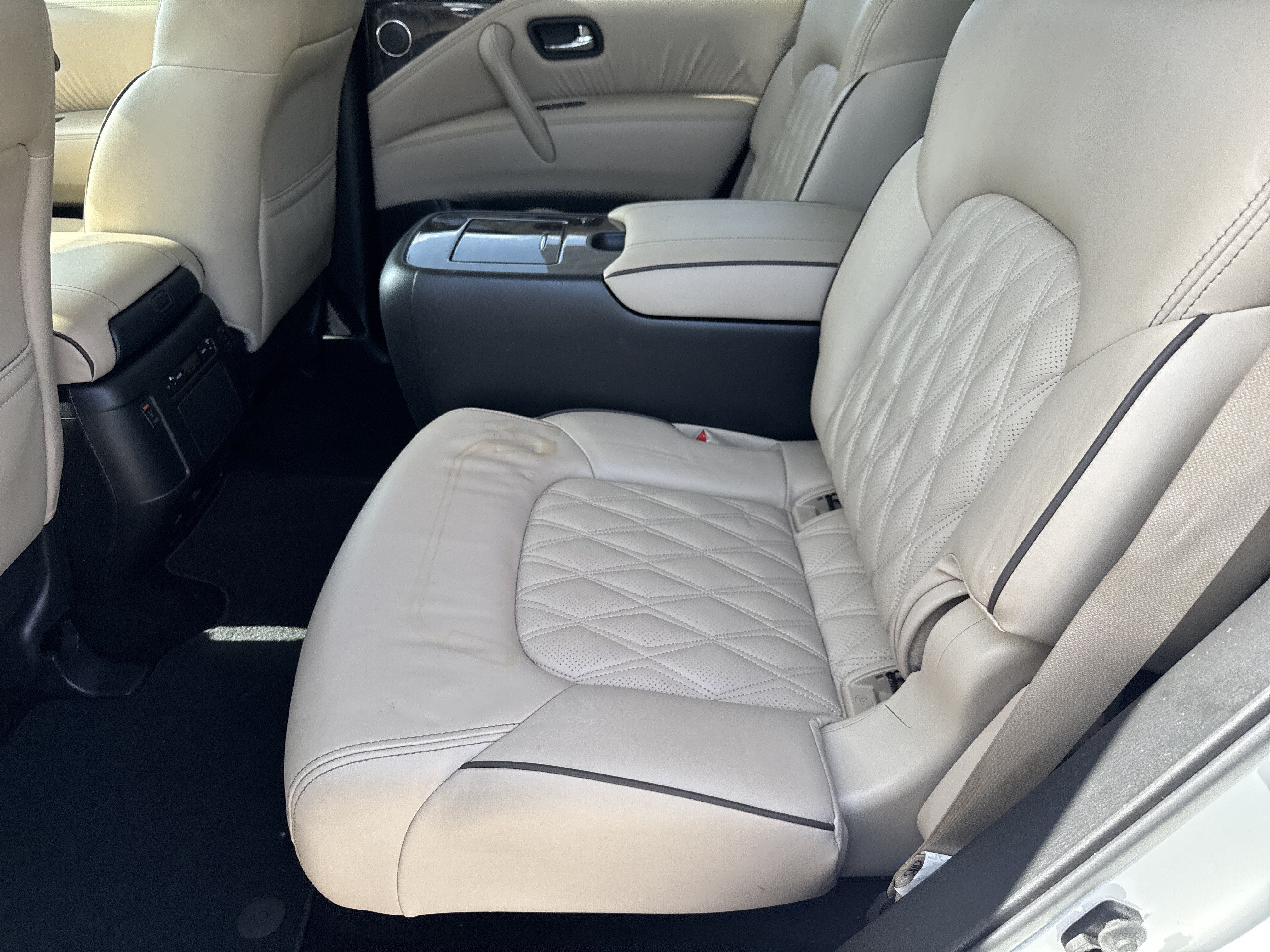 Used 2023 Nissan Armada Platinum w/ Captain's Chairs Package RWD image 11