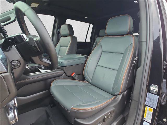 Used 2025 GMC Yukon XL AT4 w/ AT4 Premium Package AWD/4WD image 15