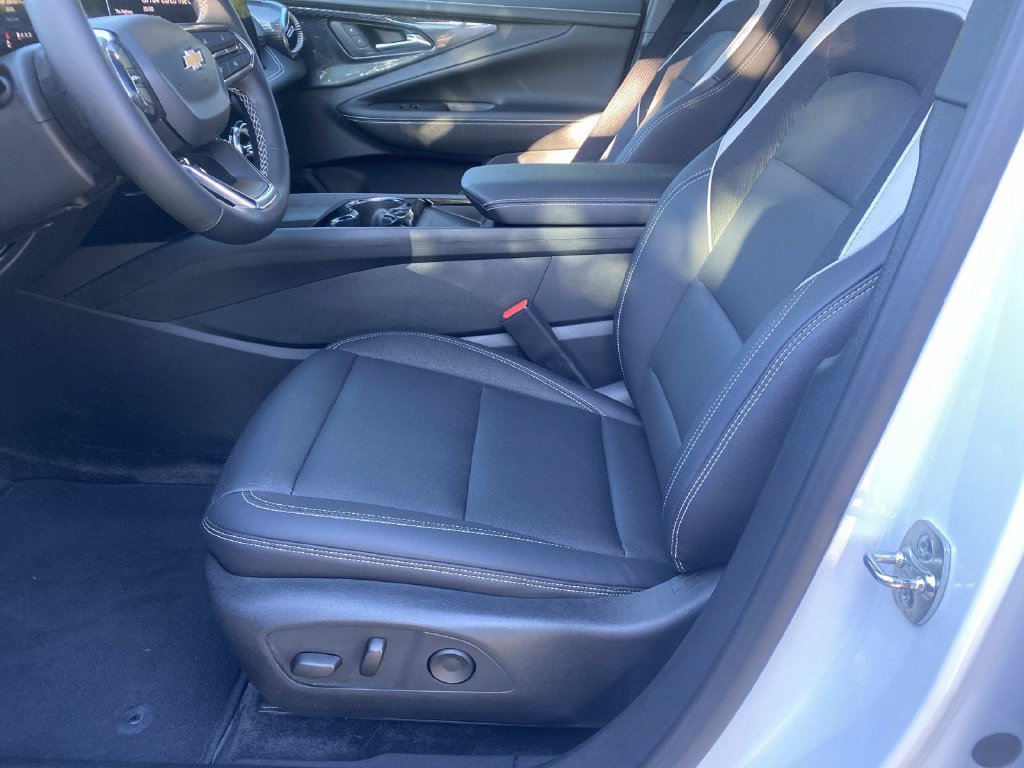 Used 2025 Chevrolet Blazer EV LT AWD/4WD image 19