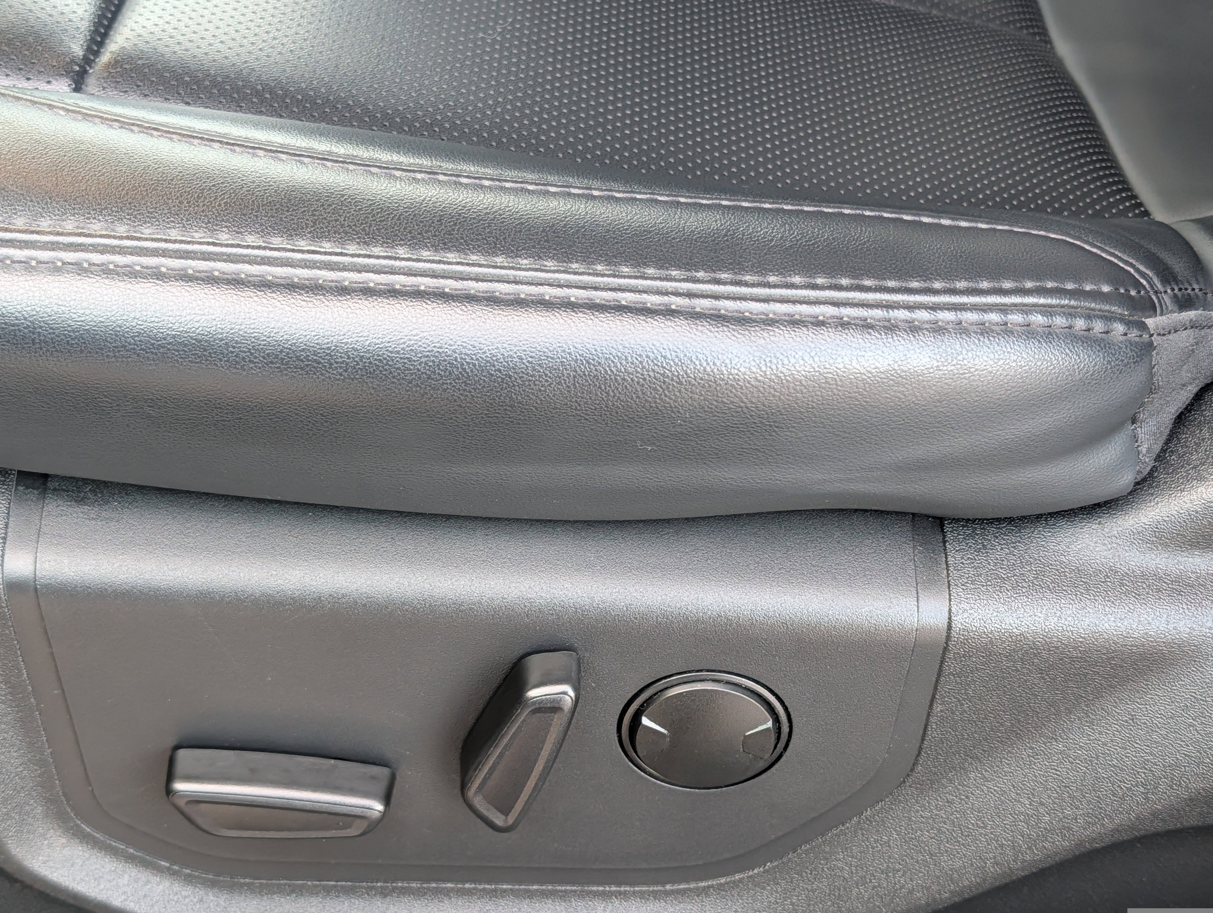 Certified 2024 Ford Expedition XLT image 11