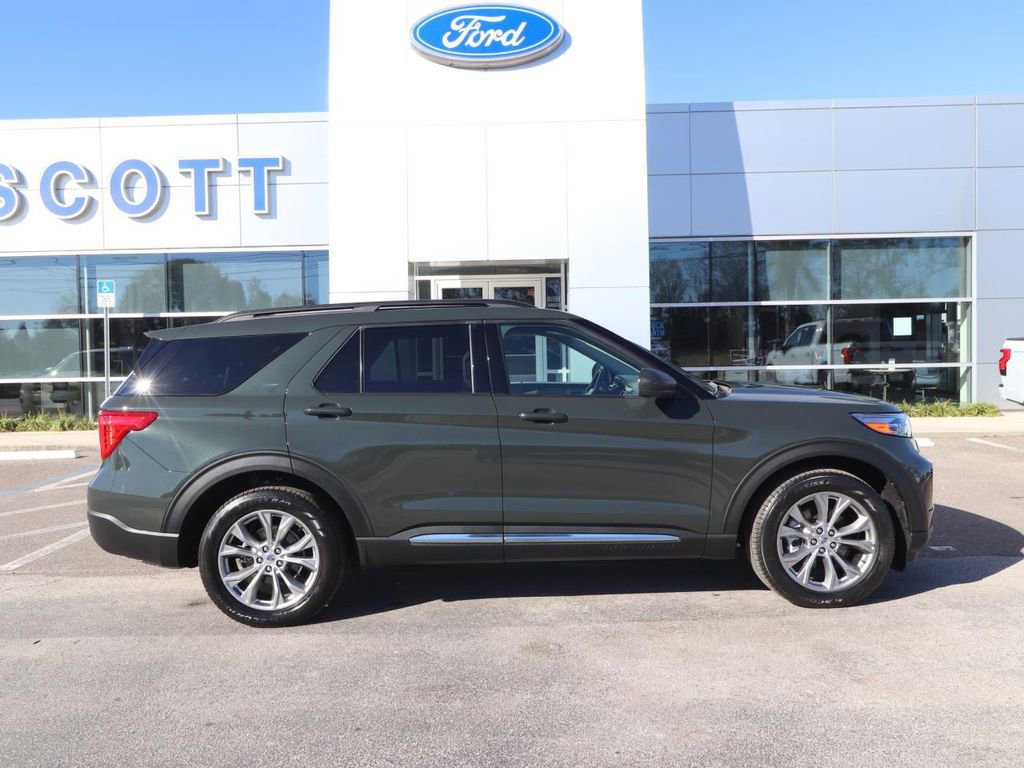 Certified 2022 Ford Explorer XLT w/ Equipment Group 202A image 6