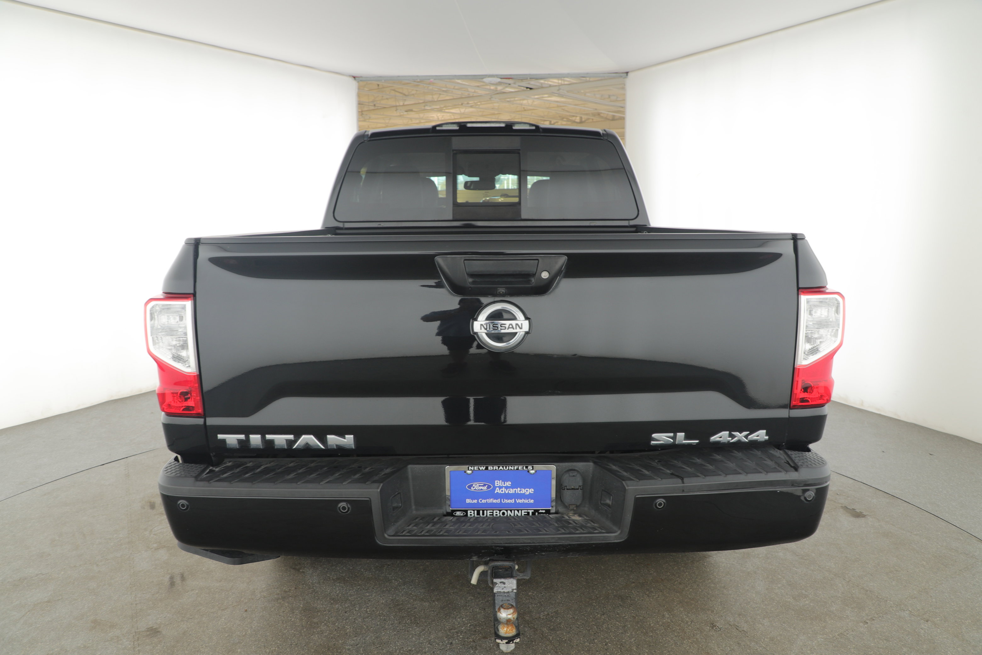 Used 2019 Nissan Titan SL image 4