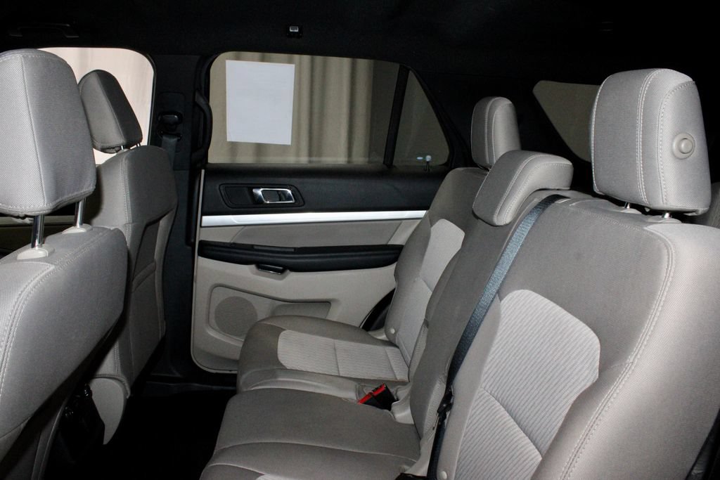 Certified 2018 Ford Explorer FWD image 21