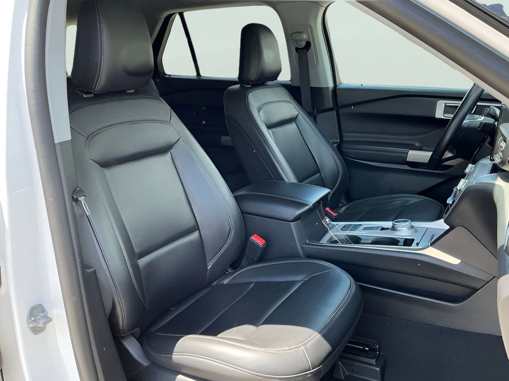 Certified 2023 Ford Explorer XLT w/ Equipment Group 202A RWD image 16