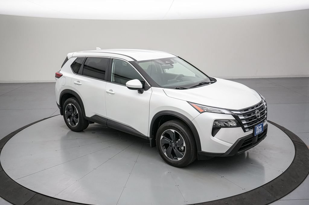 Used 2024 Nissan Rogue SV AWD/4WD image 2