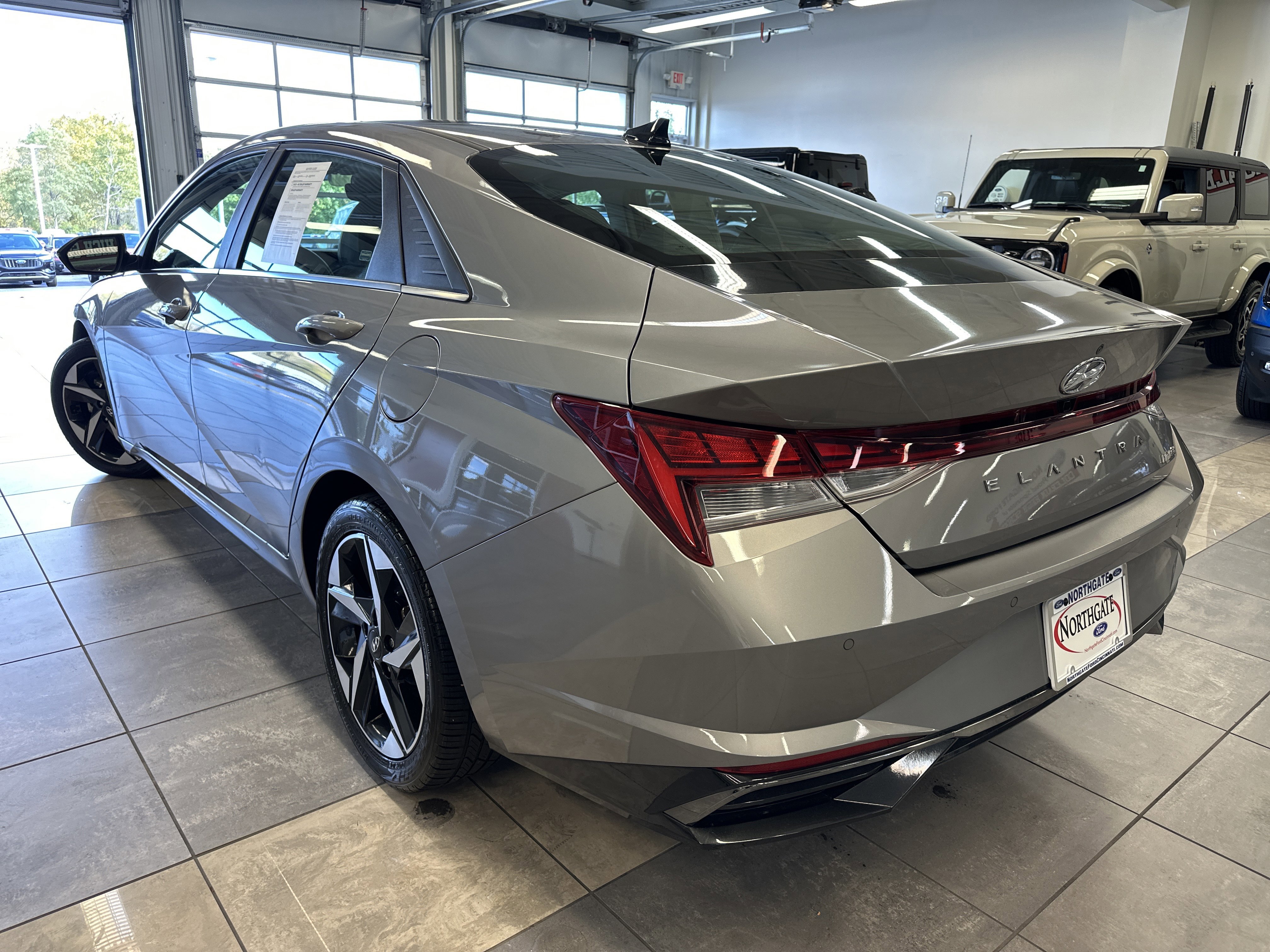 Used 2021 Hyundai Elantra Limited image 3