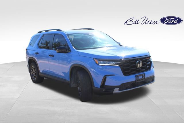 Used 2025 Honda Pilot TrailSport image 3
