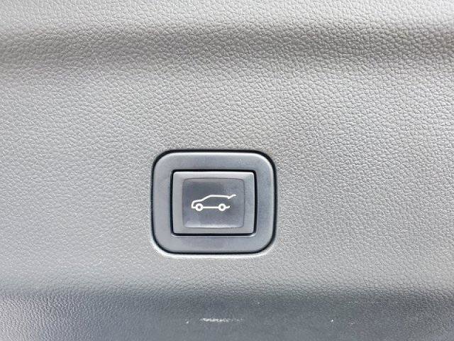 Used 2022 Cadillac Escalade Luxury image 9