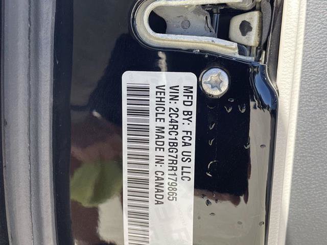 Used 2024 Chrysler Pacifica Touring-L FWD image 32