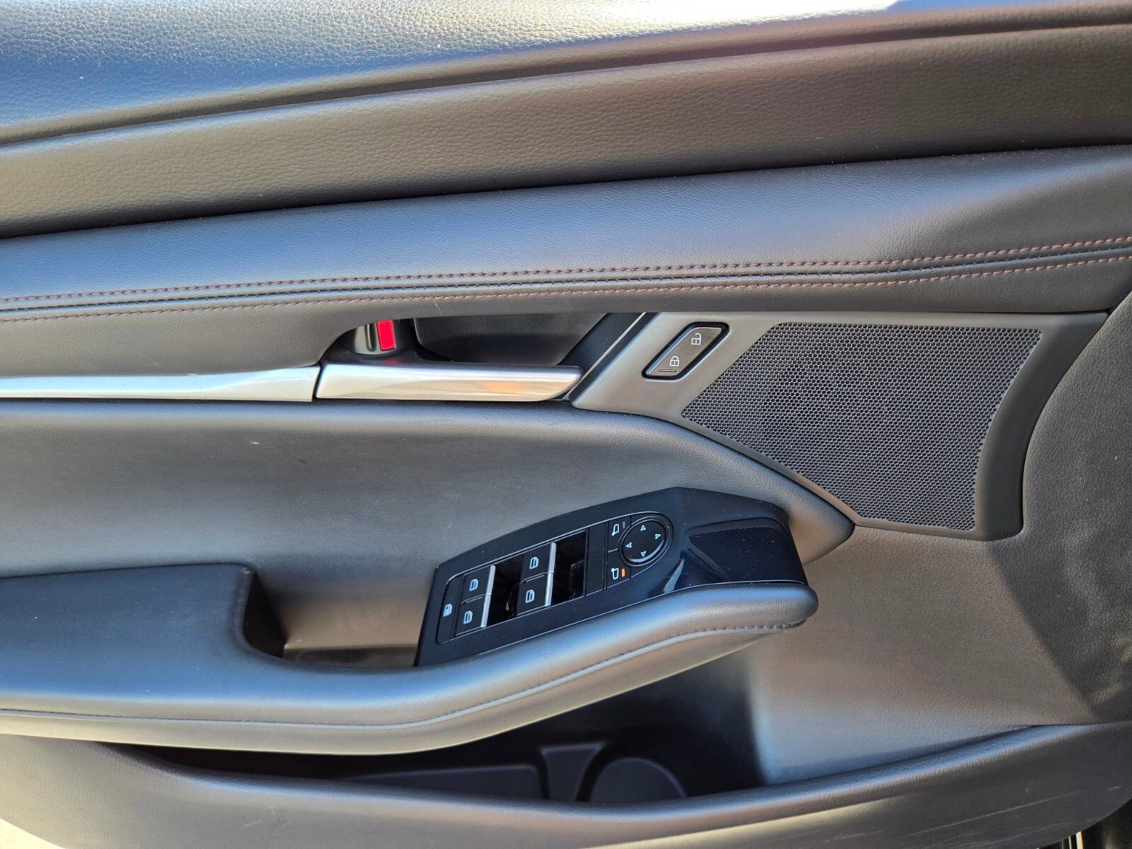 Used 2024 MAZDA MAZDA3 s FWD image 17