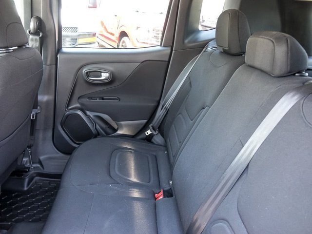 Used 2020 Jeep Renegade Latitude w/ Cold Weather Group AWD/4WD image 14