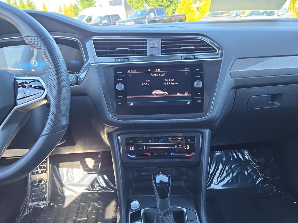 Used 2024 Volkswagen Tiguan SE R-Line AWD/4WD image 23