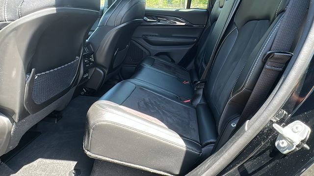 Used 2023 Jeep Grand Cherokee Altitude AWD/4WD image 21