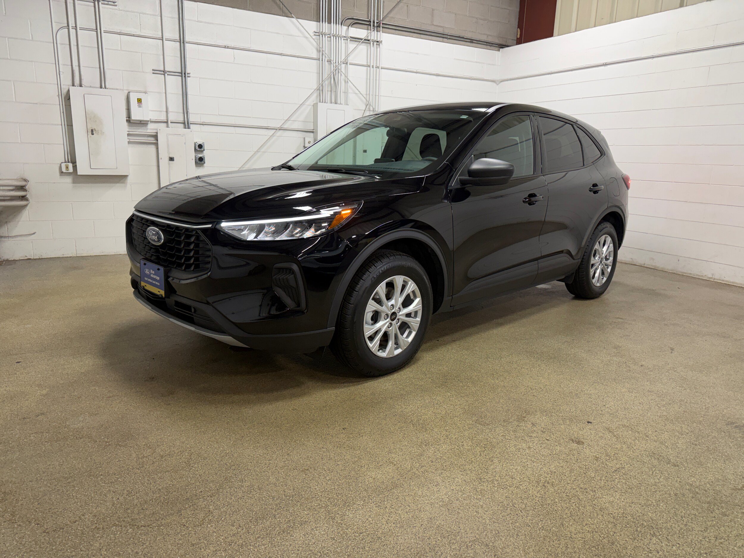 Certified 2025 Ford Escape Active AWD/4WD image 2