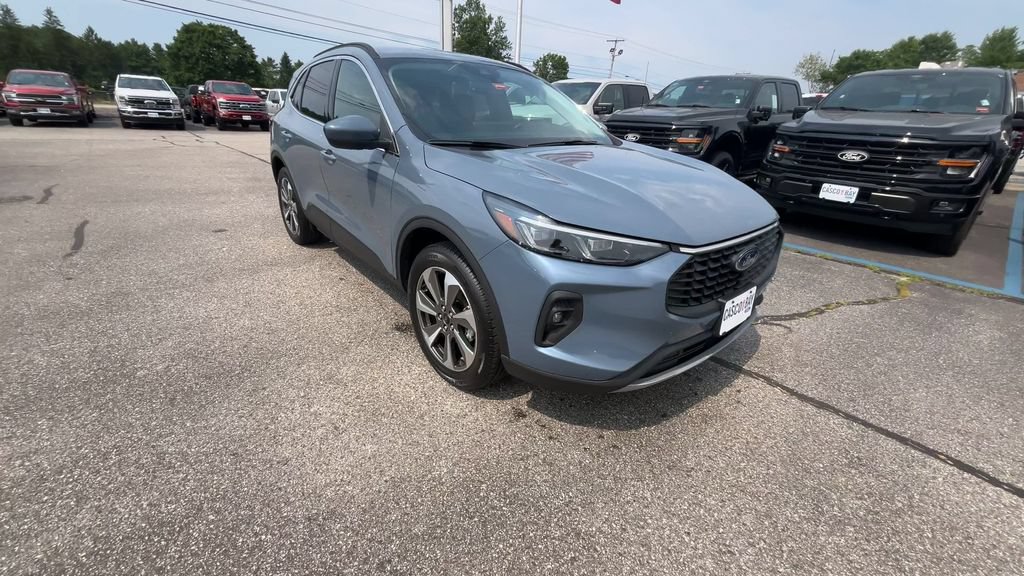 Certified 2025 Ford Escape Platinum AWD/4WD image 13