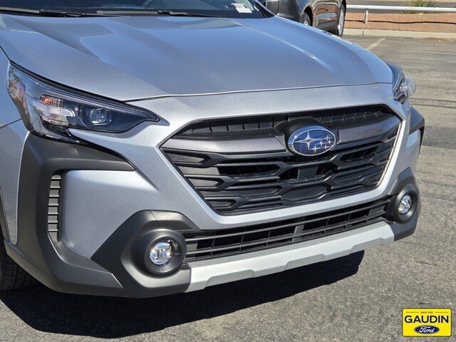 Used 2025 Subaru Outback Limited AWD/4WD image 2