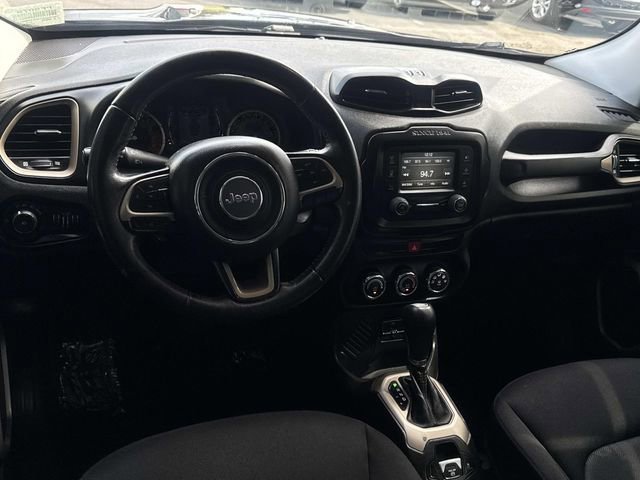 Used 2017 Jeep Renegade Latitude image 7