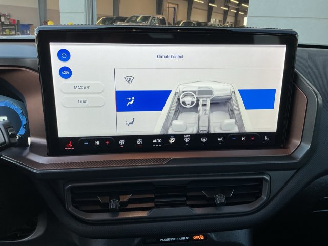 Certified 2025 Ford Bronco Sport Outer Banks w/ Outer Banks Tech Package+ AWD/4WD image 17