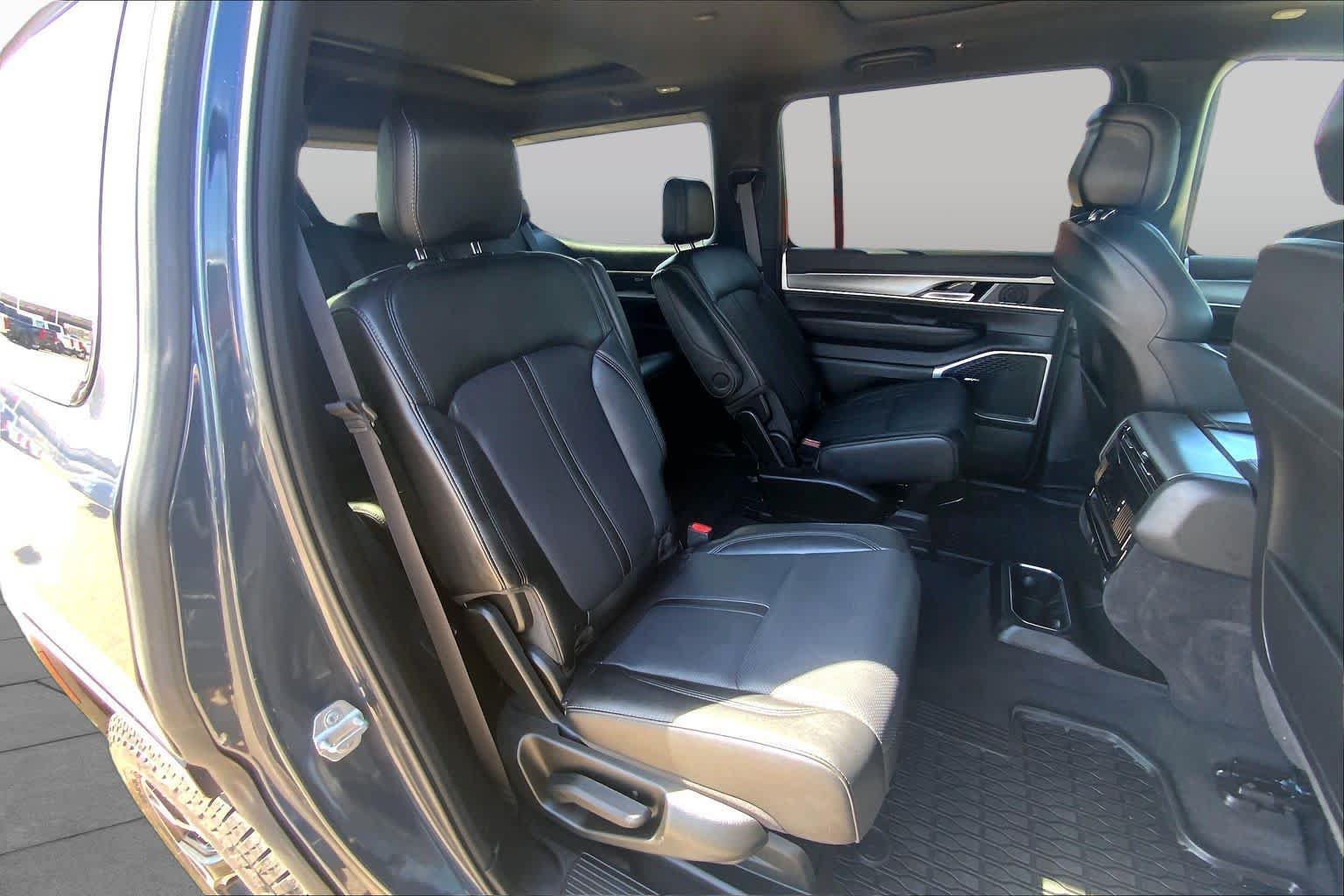 Used 2025 Jeep Wagoneer Series II AWD/4WD image 20