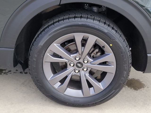 Certified 2023 Ford Explorer XLT w/ Equipment Group 202A AWD/4WD image 15