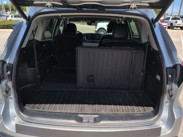 Used 2018 Toyota Highlander XLE AWD/4WD image 13