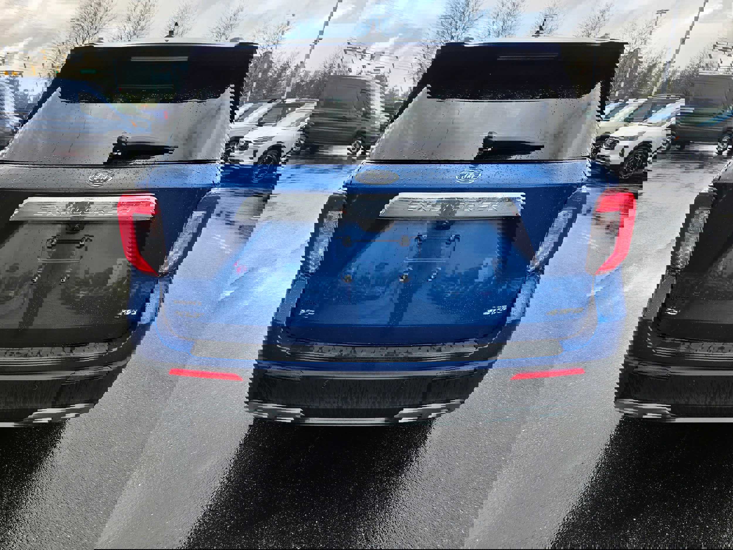 Certified 2022 Ford Explorer XLT w/ Equipment Group 202A image 3