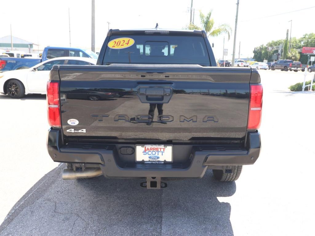 Used 2024 Toyota Tacoma SR5 w/ SR5 Upgrade Package AWD/4WD image 4