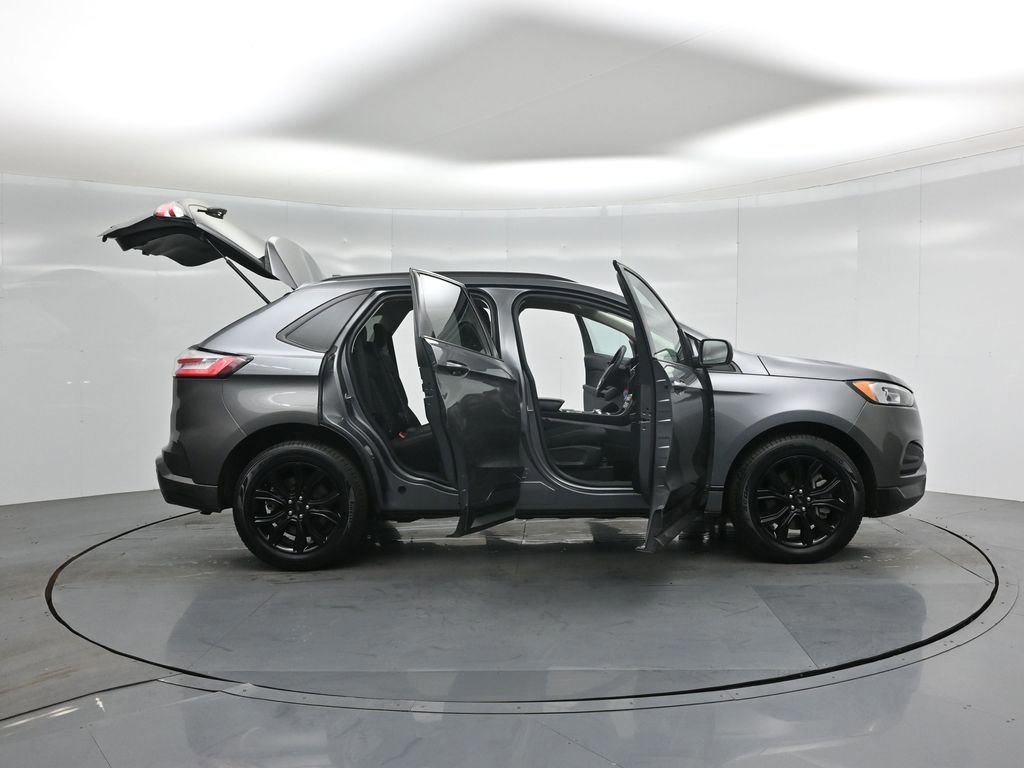 Certified 2022 Ford Edge SE w/ Black Appearance Package image 35