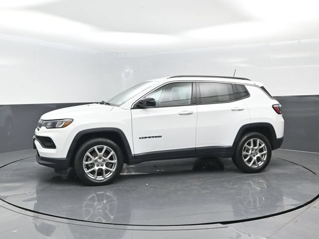 Used 2022 Jeep Compass Latitude AWD/4WD image 4