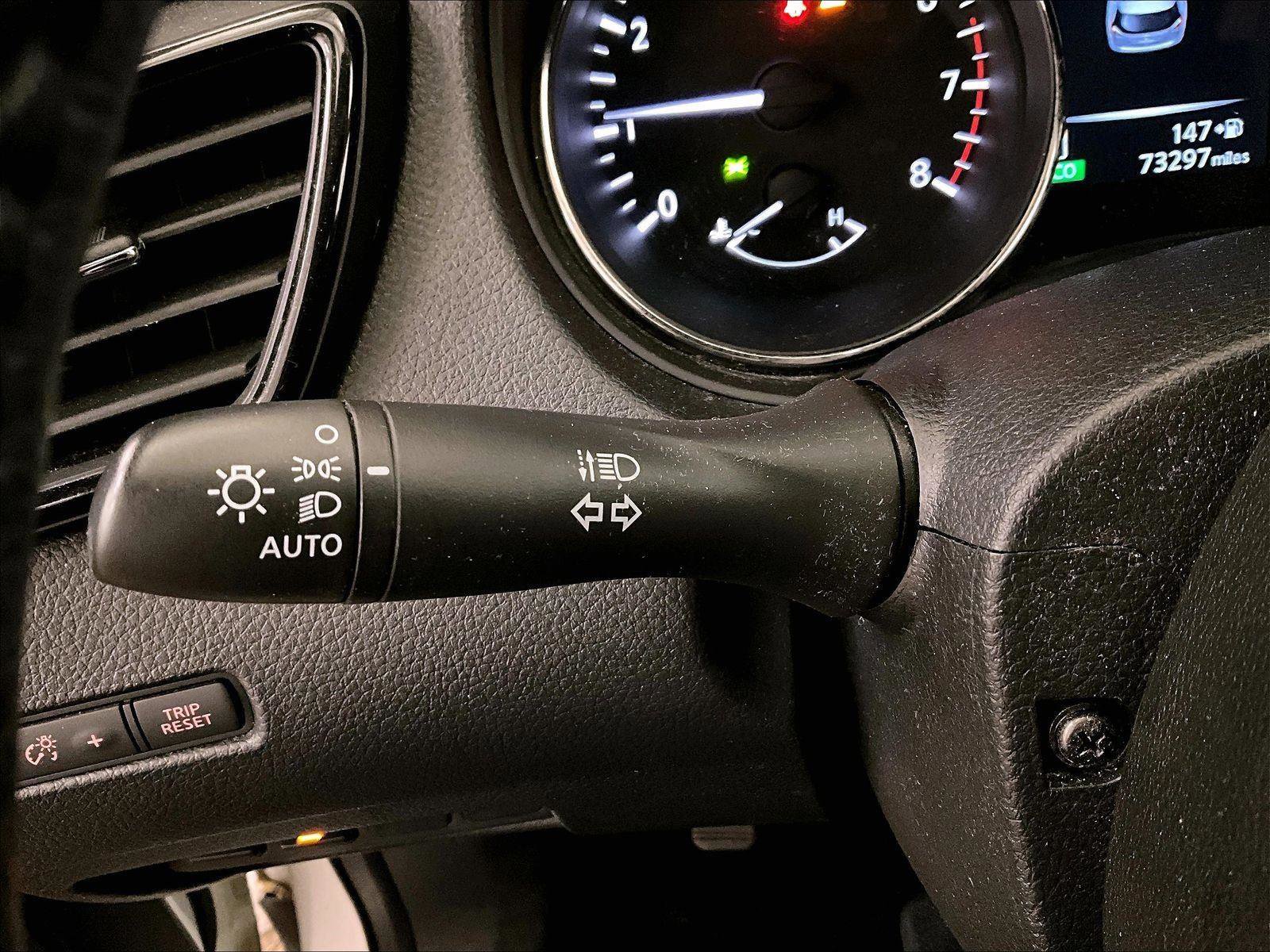 Used 2017 Nissan Rogue SV AWD/4WD image 30