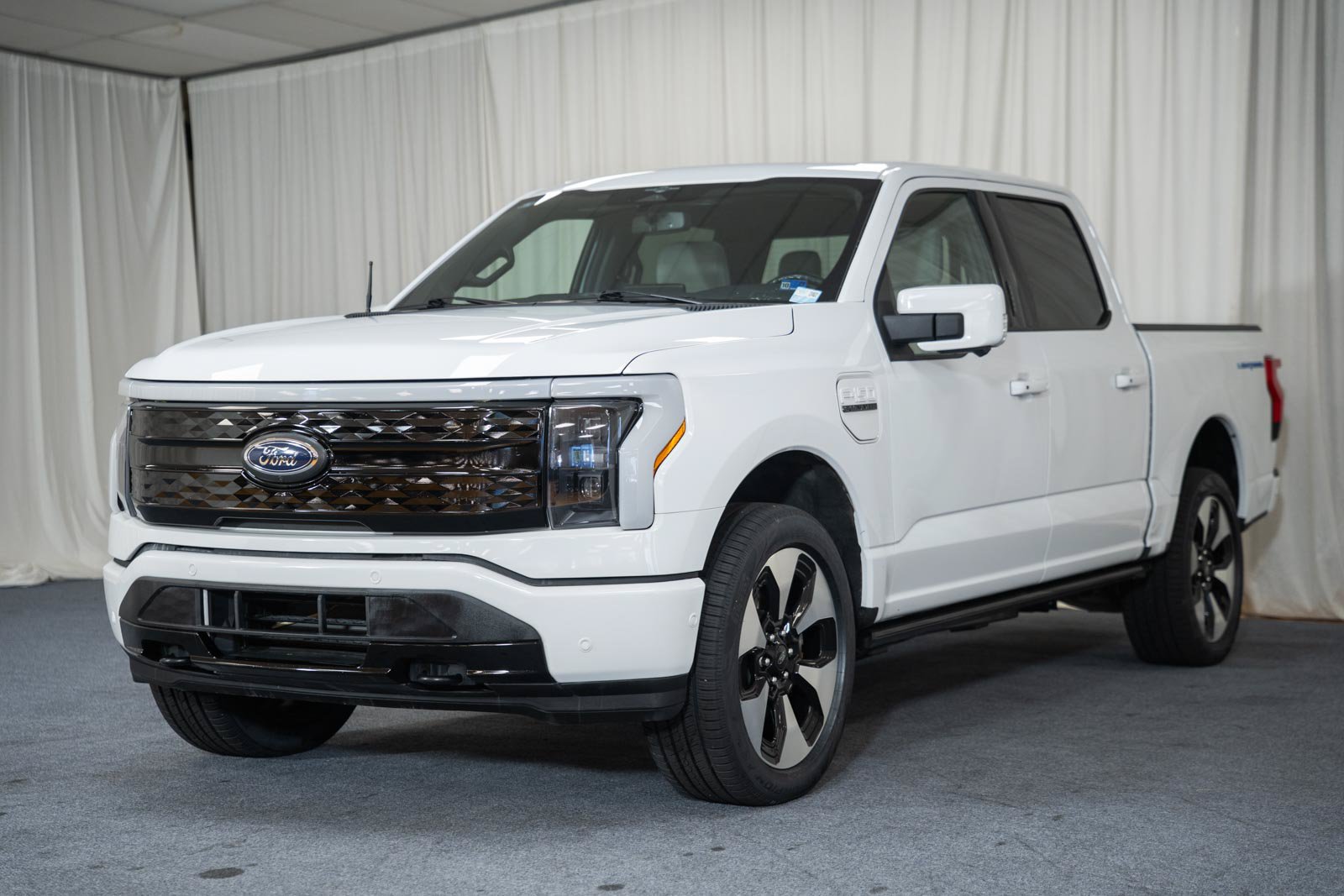 Certified 2023 Ford F150 Lightning Platinum AWD/4WD image 3