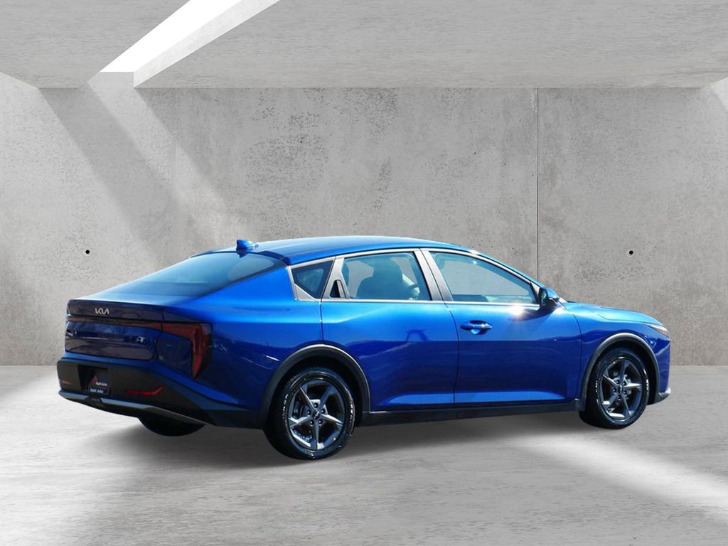 Used 2025 Kia K4 LXS image 3