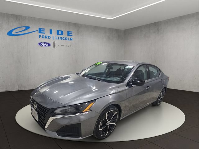 Used 2024 Nissan Altima 2.5 SR FWD image 3