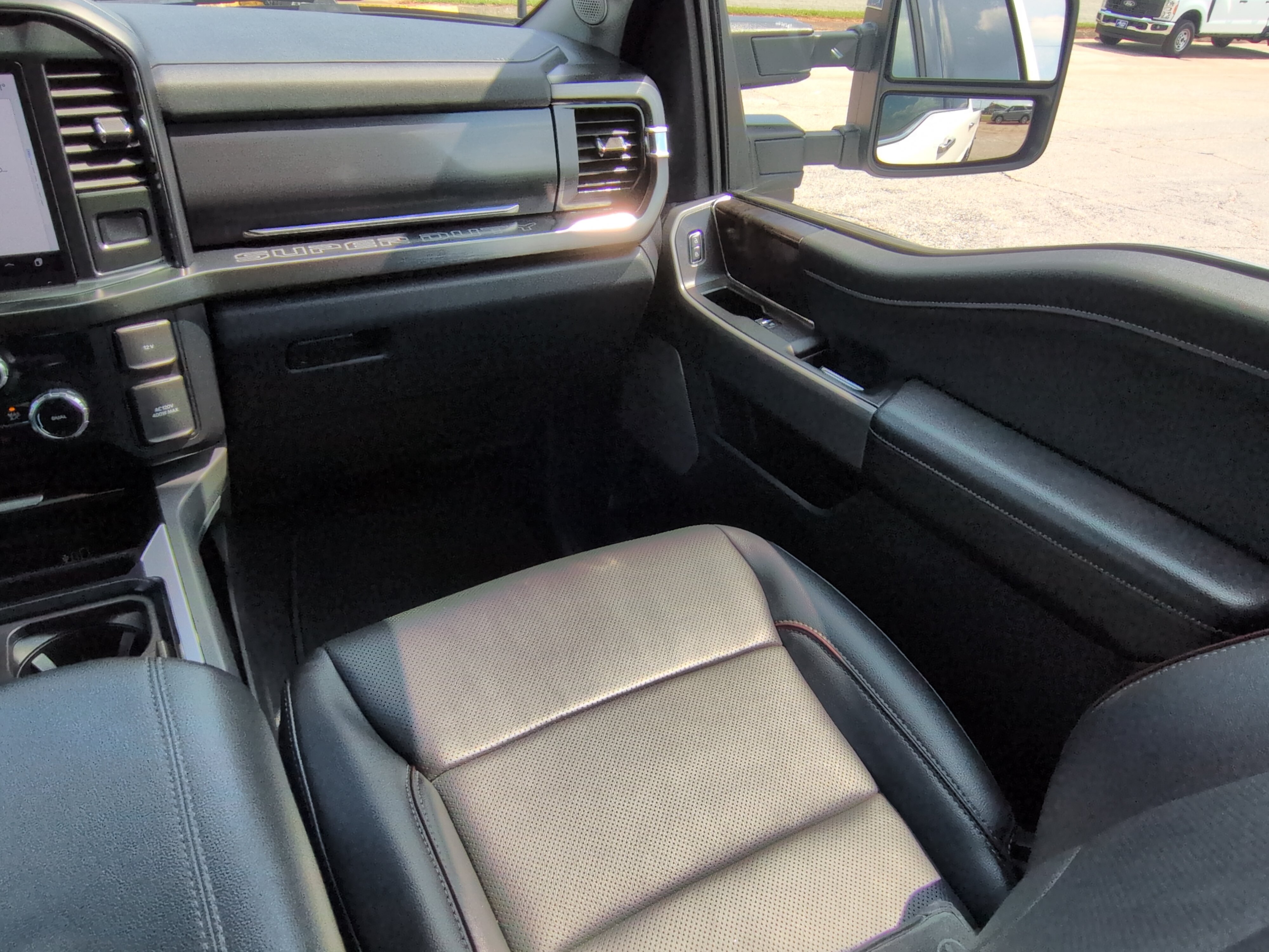 Certified 2024 Ford F250 Lariat w/ Lariat Ultimate Package AWD/4WD image 15