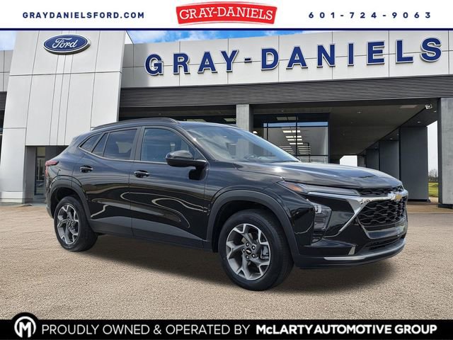 Used 2025 Chevrolet Trax LT FWD image 1
