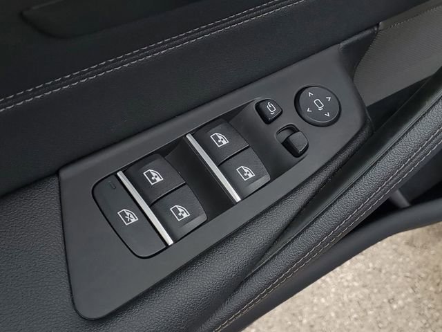 Used 2022 BMW 530i xDrive w/ M Sport Package image 10