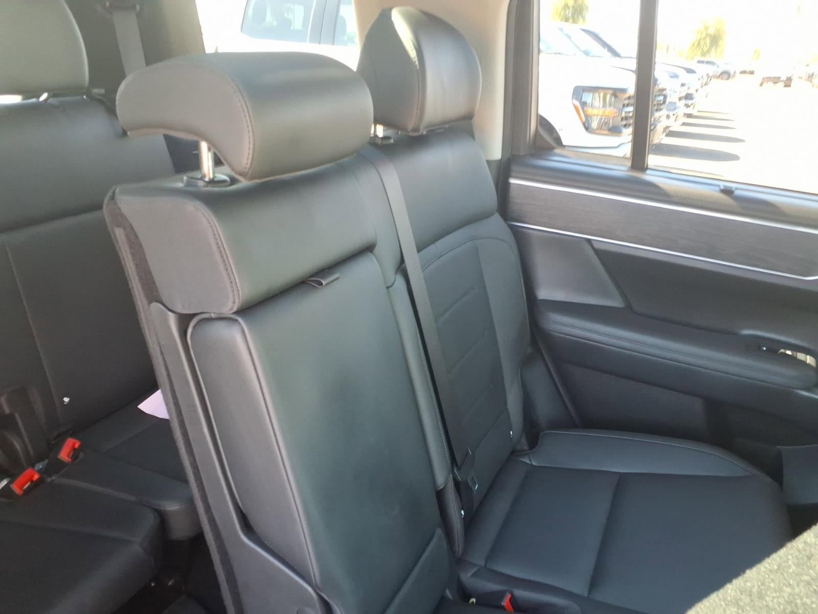 Used 2025 Hyundai Santa Fe Limited AWD/4WD image 15