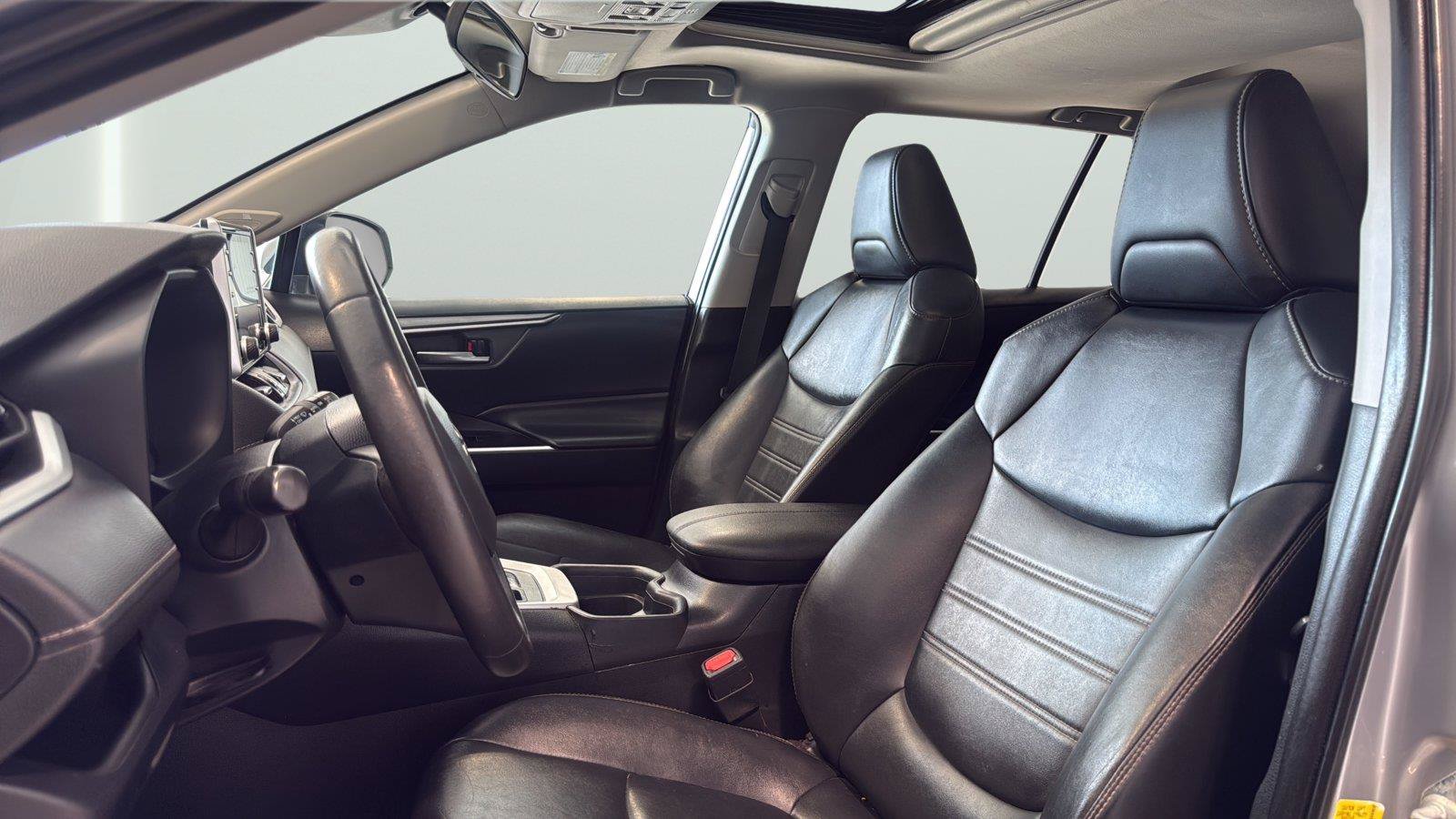 Used 2020 Toyota RAV4 XLE Premium AWD/4WD image 10