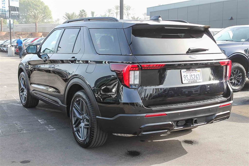 Certified 2025 Ford Explorer ST-Line w/ Premium Package image 2