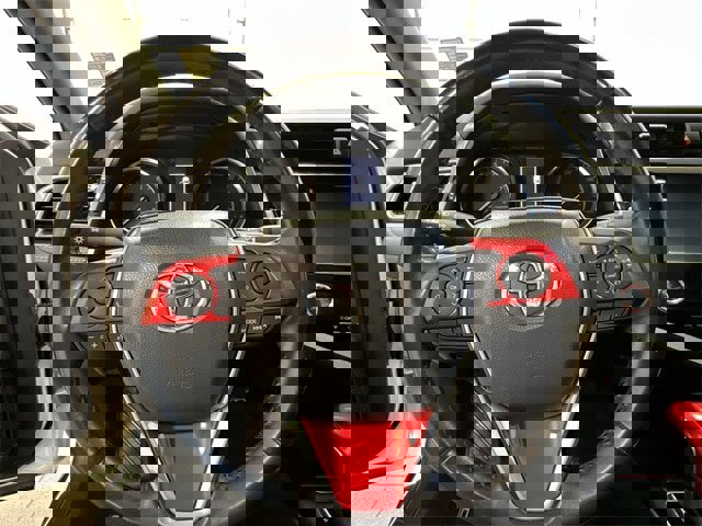 Used 2020 Toyota Camry SE image 8