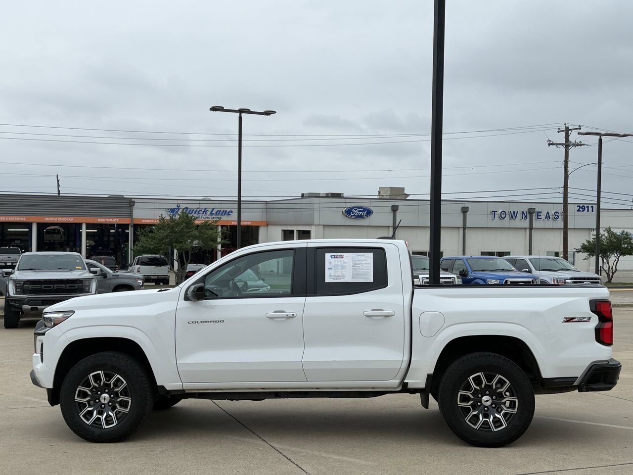 Used 2024 Chevrolet Colorado Z71 w/ Z71 Convenience Package 2 AWD/4WD image 3