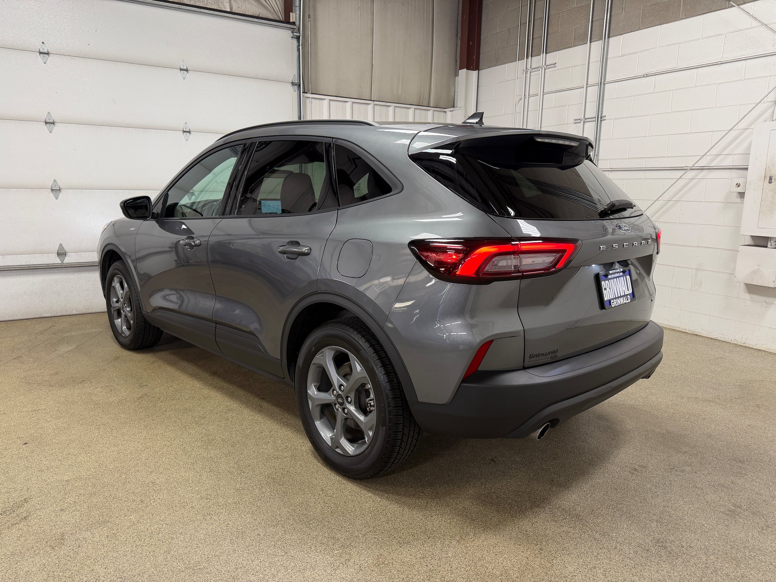 Certified 2025 Ford Escape ST-Line Select AWD/4WD image 8