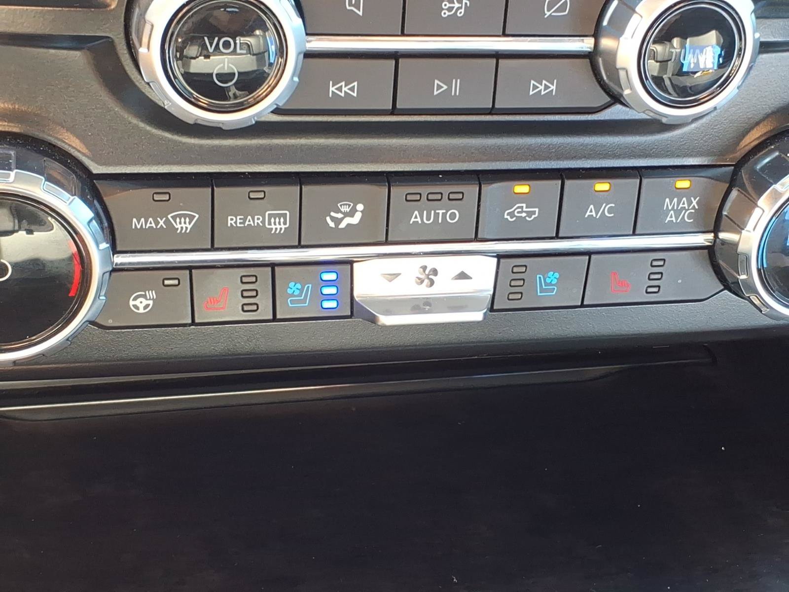 Certified 2024 Ford F250 Lariat w/ Lariat Ultimate Package AWD/4WD image 17