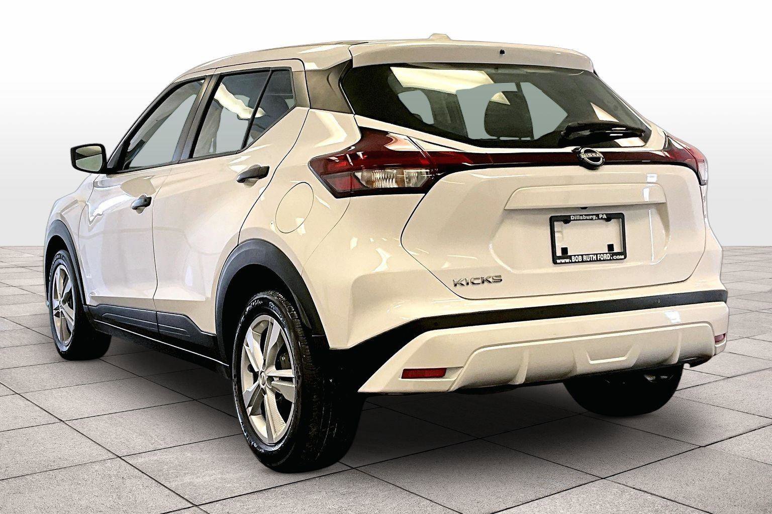 Used 2022 Nissan Kicks S image 10