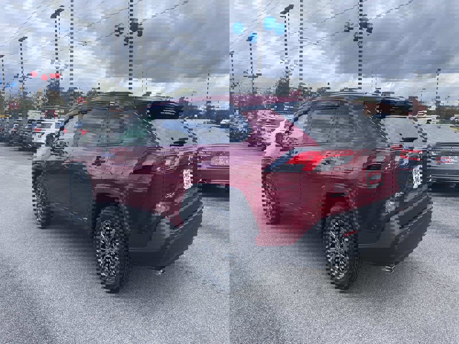 Used 2022 Toyota RAV4 XLE Premium image 6