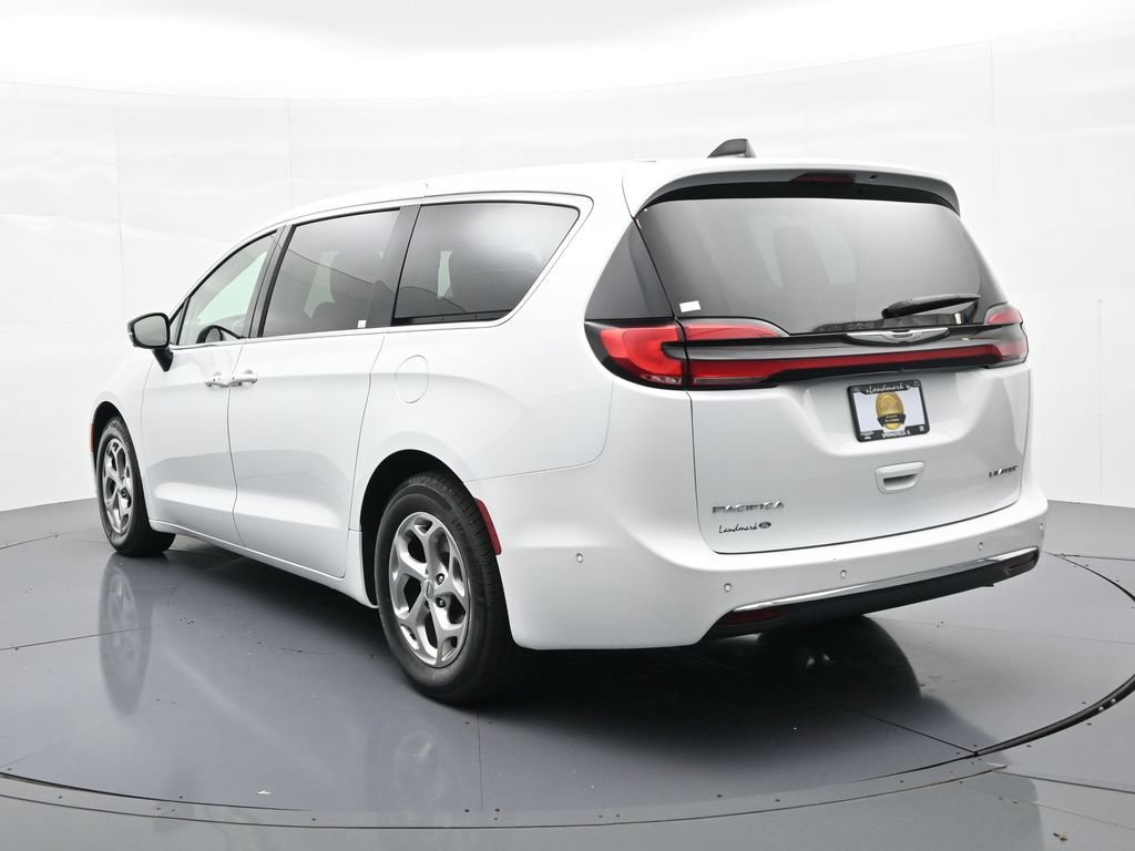 Used 2024 Chrysler Pacifica Limited FWD image 8