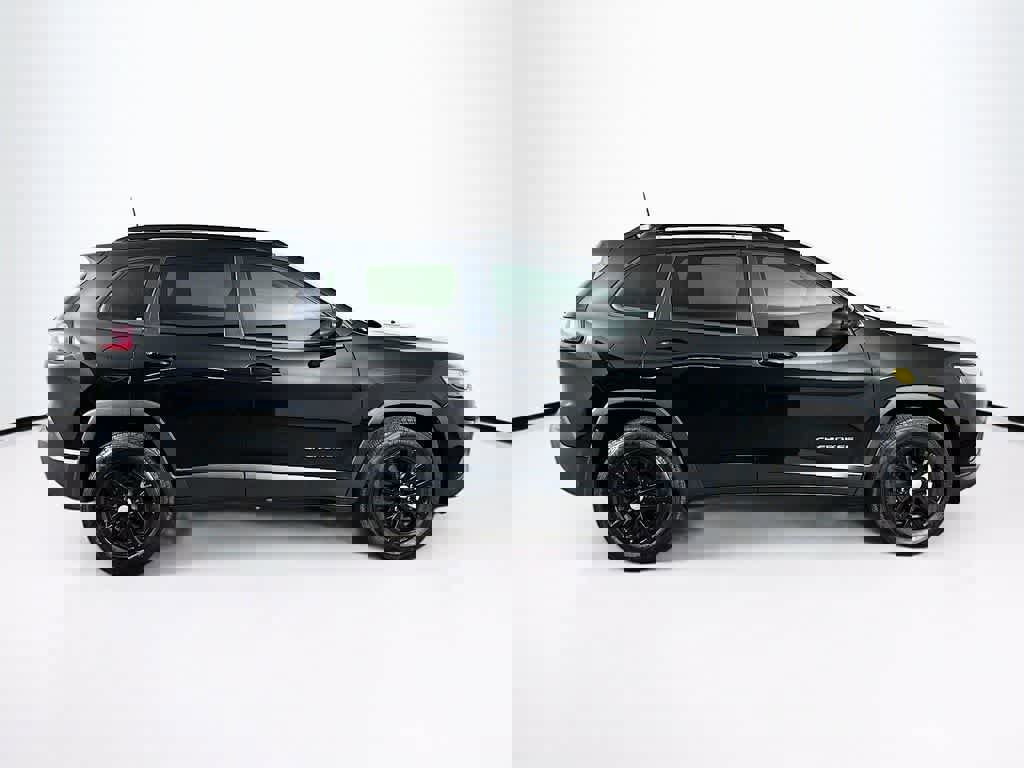 Used 2022 Jeep Cherokee Latitude Lux w/ Sun & Sound Group image 6