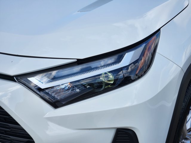 Used 2025 Toyota RAV4 LE AWD/4WD image 9